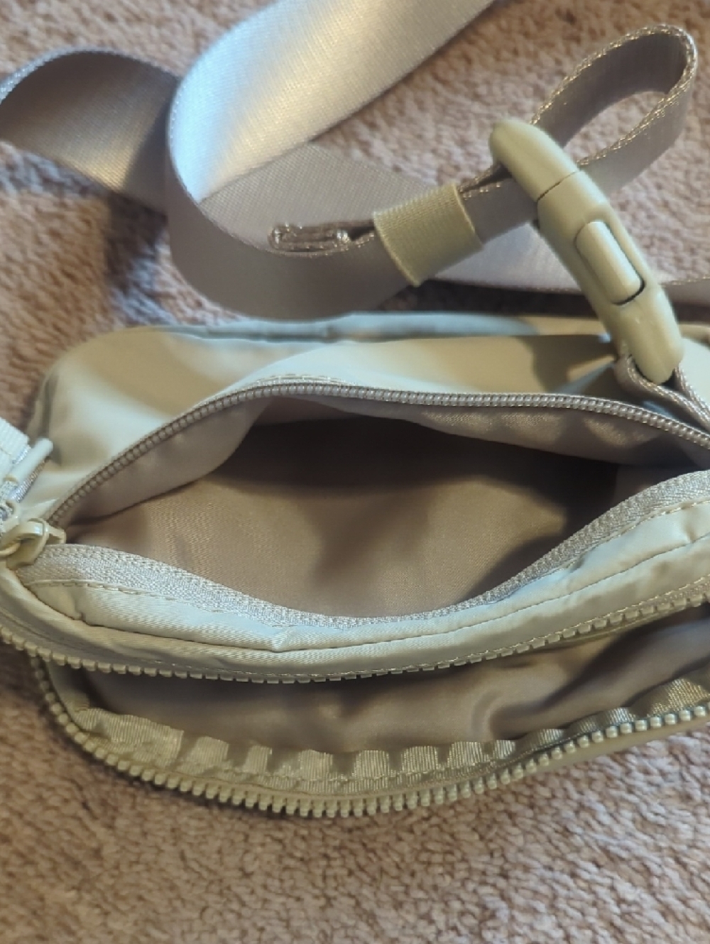 lululemon athletica Everywhere Belt Bag - Picture 4 of 5